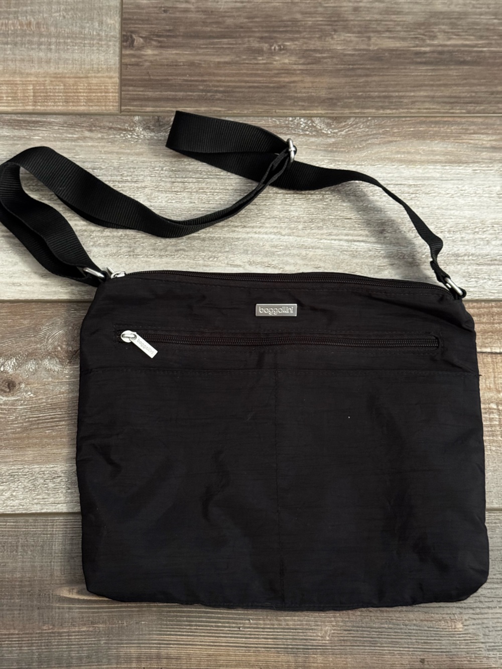 Baggallini Black Lightweight Crossbody Messenger Bag